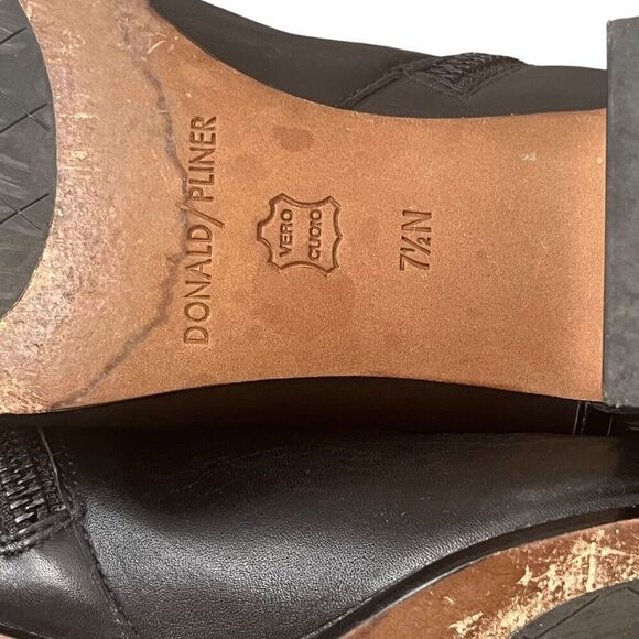 Donald Pliner Women’s size 7. 5 N Leather Ankle Zip Boots Cayto Block Heel Black - Picture 10 of 13